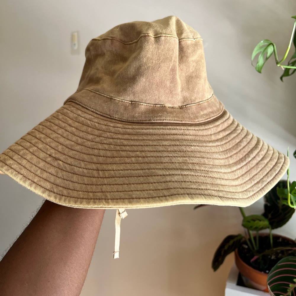 Rahi Bucket Hat NWT